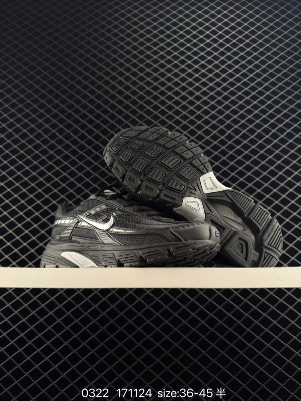 XZ825 Nike Initiator - Image 5