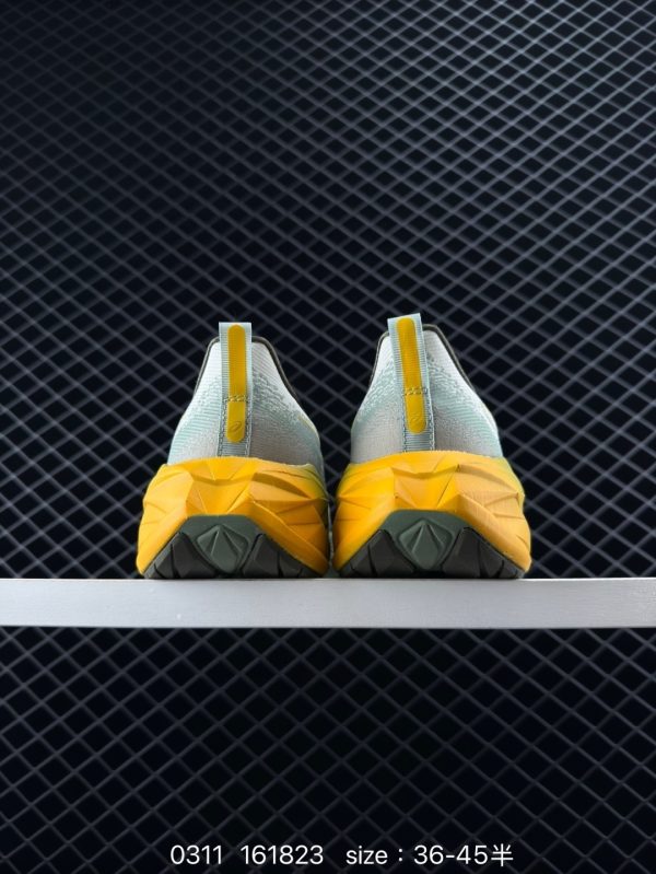 XZ664 Asics Novavlast 4 - Image 4