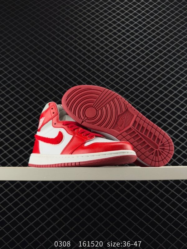 XZ674 NIKE Air Jordan 1 Retro High OG "Black Toe" - Image 4