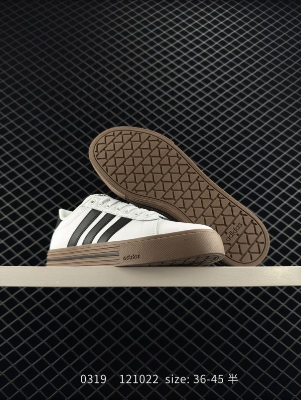 XZ772 Adidas DAILY 4.0 - Image 2