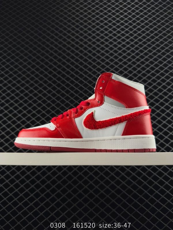 XZ674 NIKE Air Jordan 1 Retro High OG "Black Toe" - Image 2