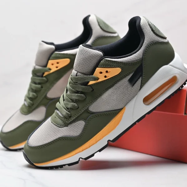 COrr With shoe box - Image 2
