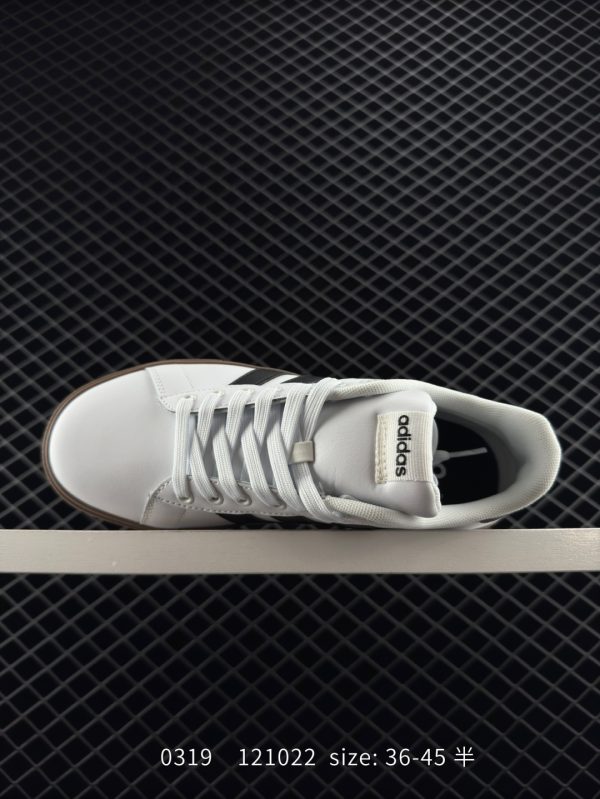 XZ772 Adidas DAILY 4.0 - Image 4
