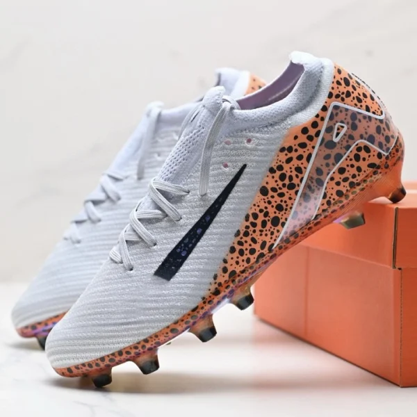 v16 With shoe box1 - Image 3