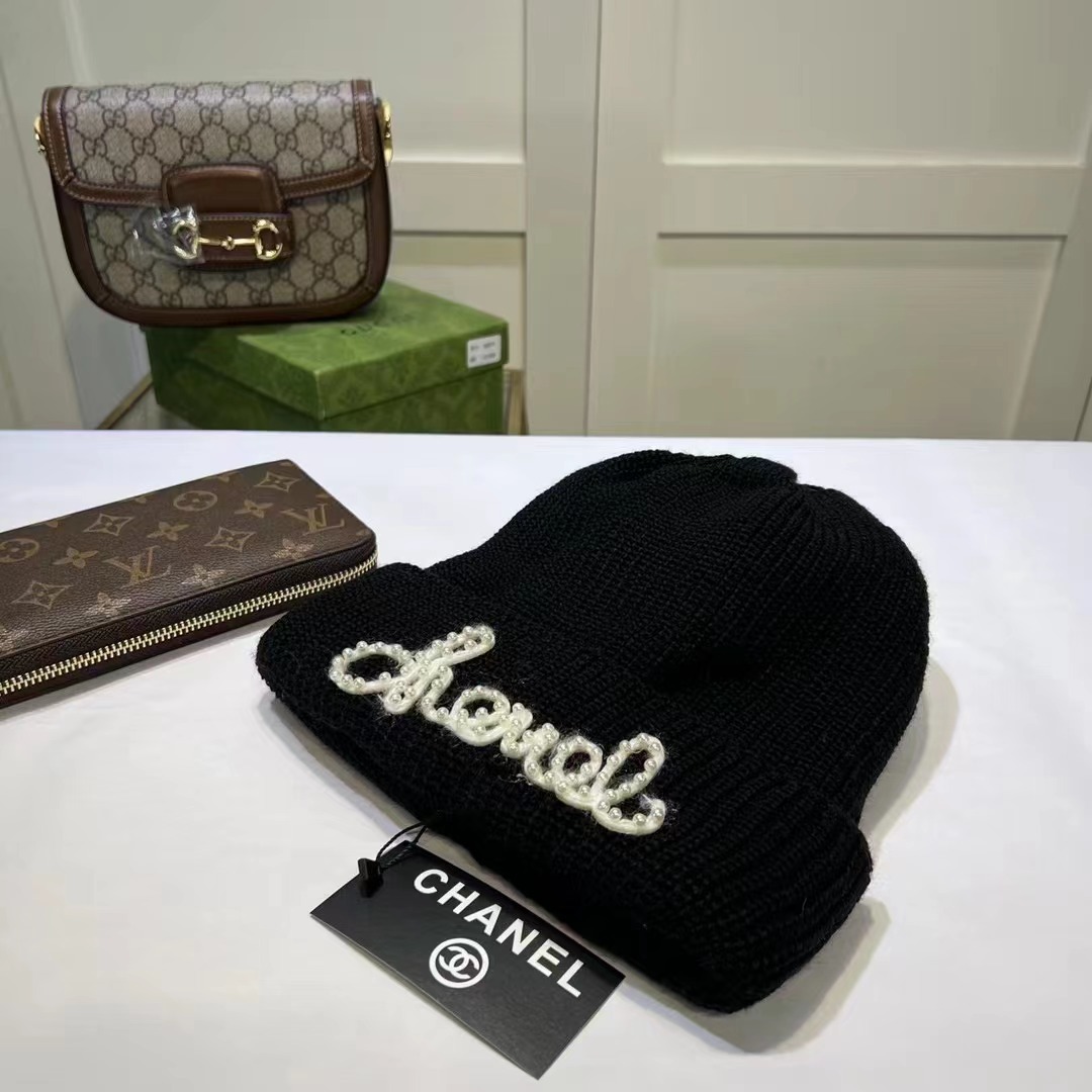 CHANEL Knitted Hat 1 - Image 4