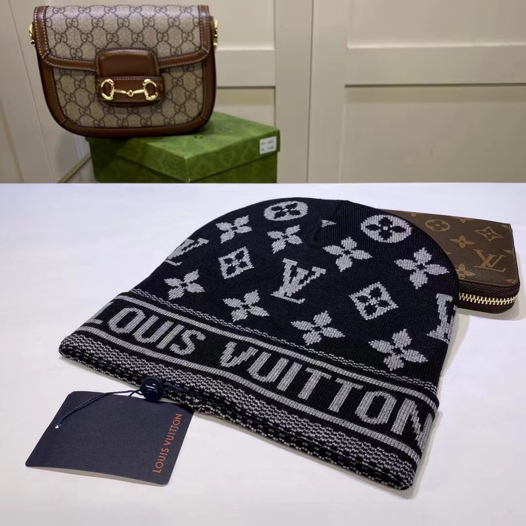 LV new fashionable knitted hat - Image 6