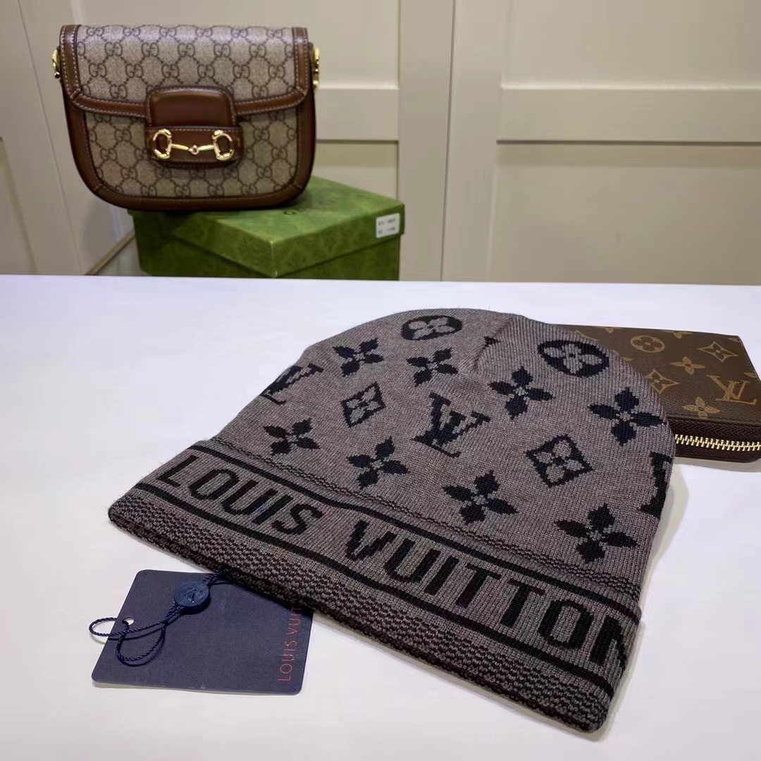 LV new fashionable knitted hat - Image 5