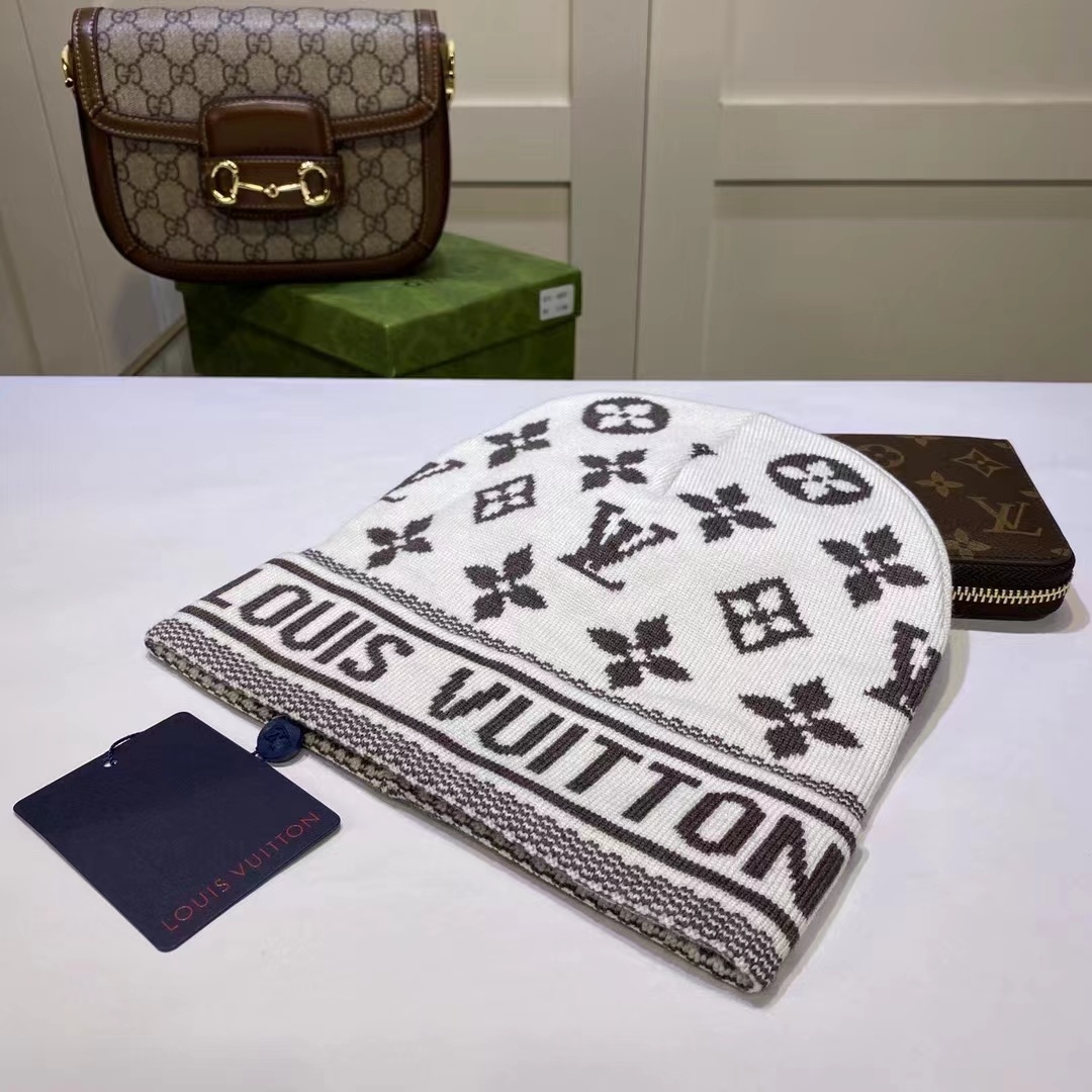 LV new fashionable knitted hat - Image 3