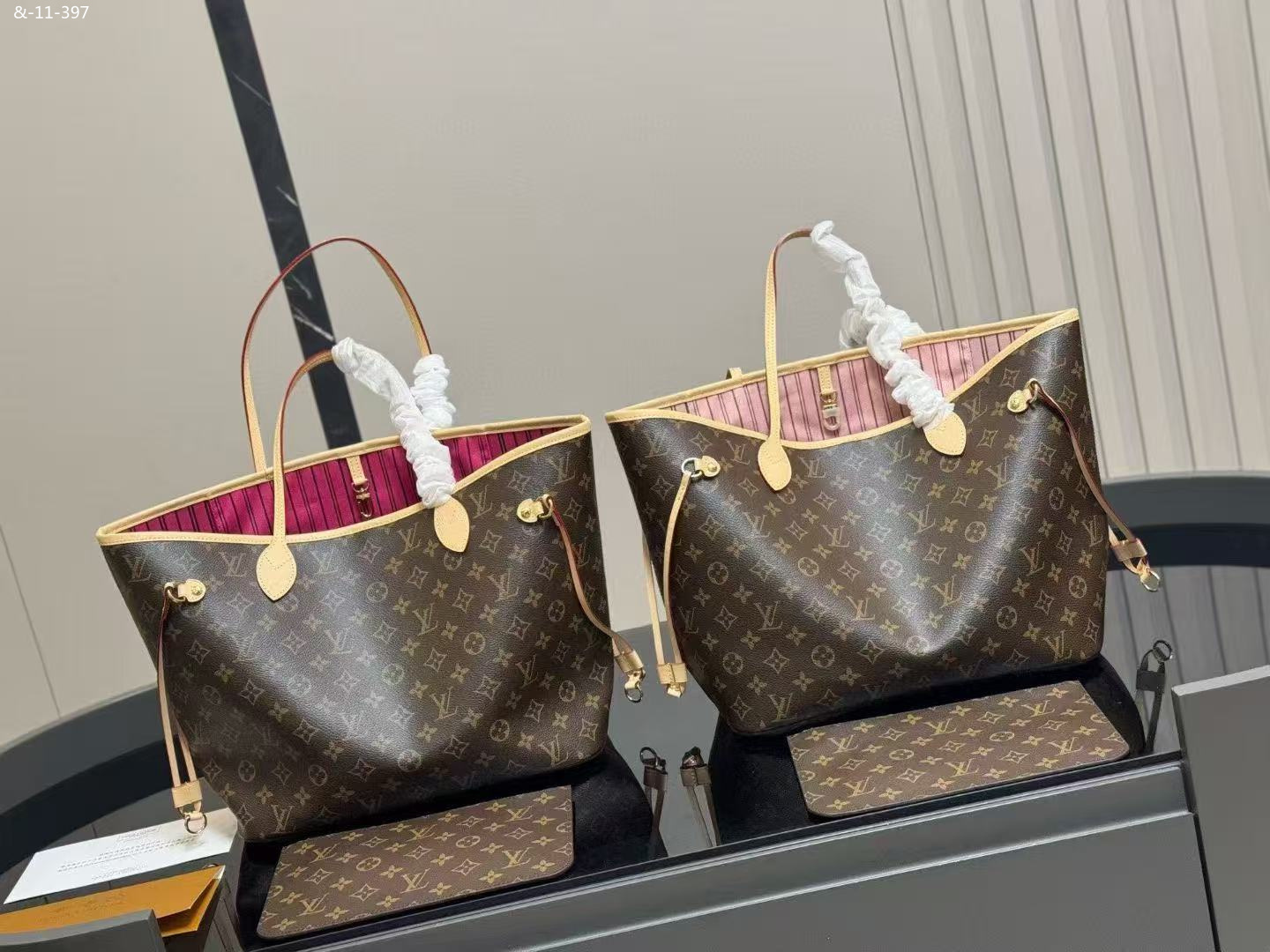 LV medium-sized shoulder/handbag in 4 colors. Material: Original top-grain leather. - Image 11