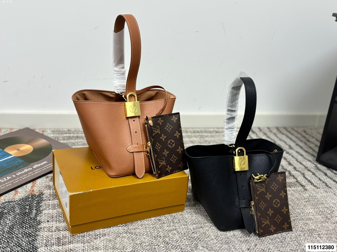 LV 2 colors, portable bucket bag, lock bag material: top layer leather
