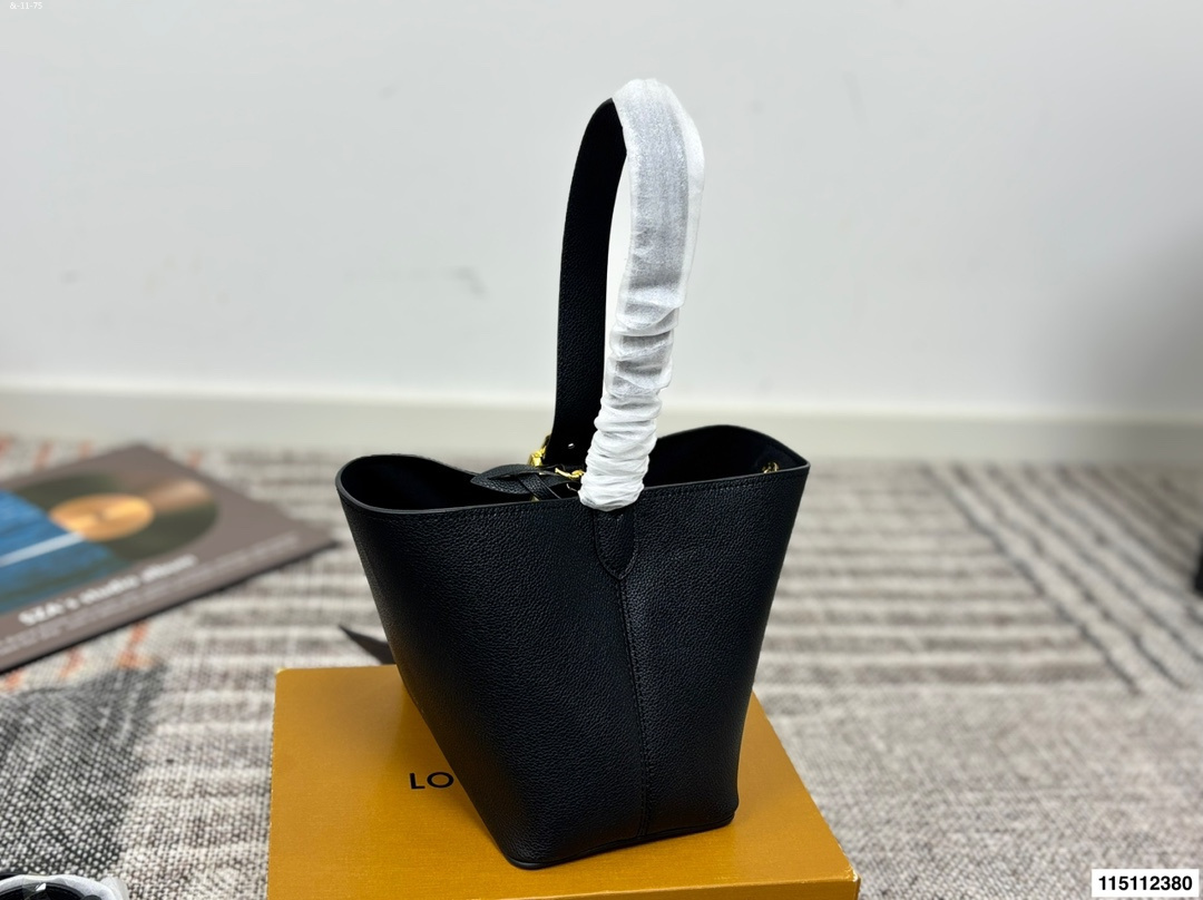 LV 2 colors, portable bucket bag, lock bag material: top layer leather - Image 7