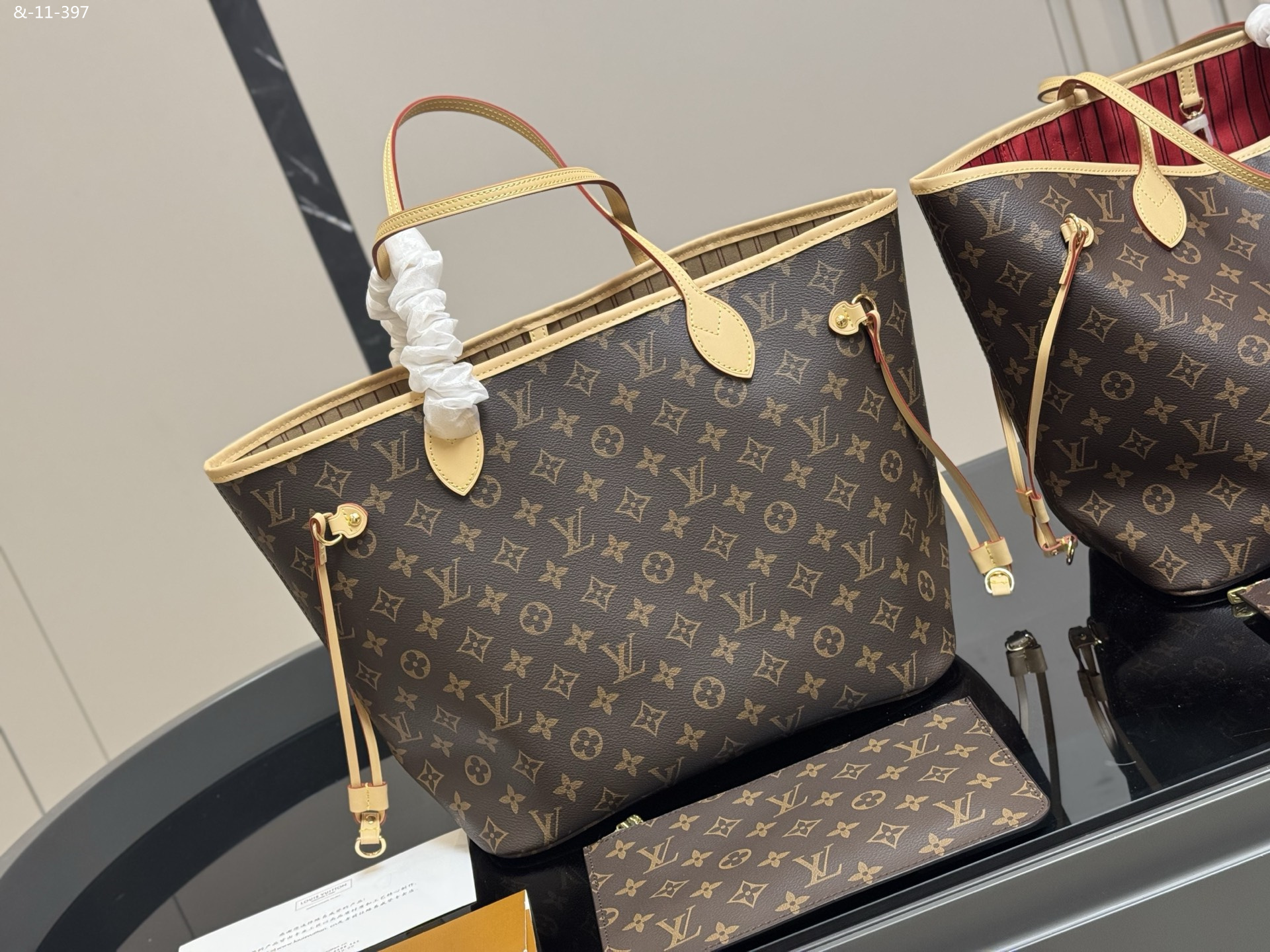 LV medium-sized shoulder/handbag in 4 colors. Material: Original top-grain leather. - Image 10