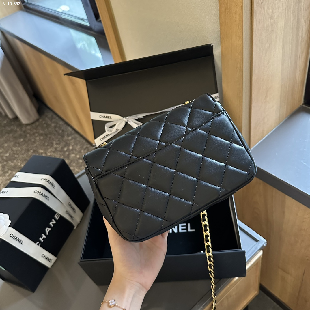 CHANEL square fat bag, one shoulder crossbody carrying chain bag - Image 6