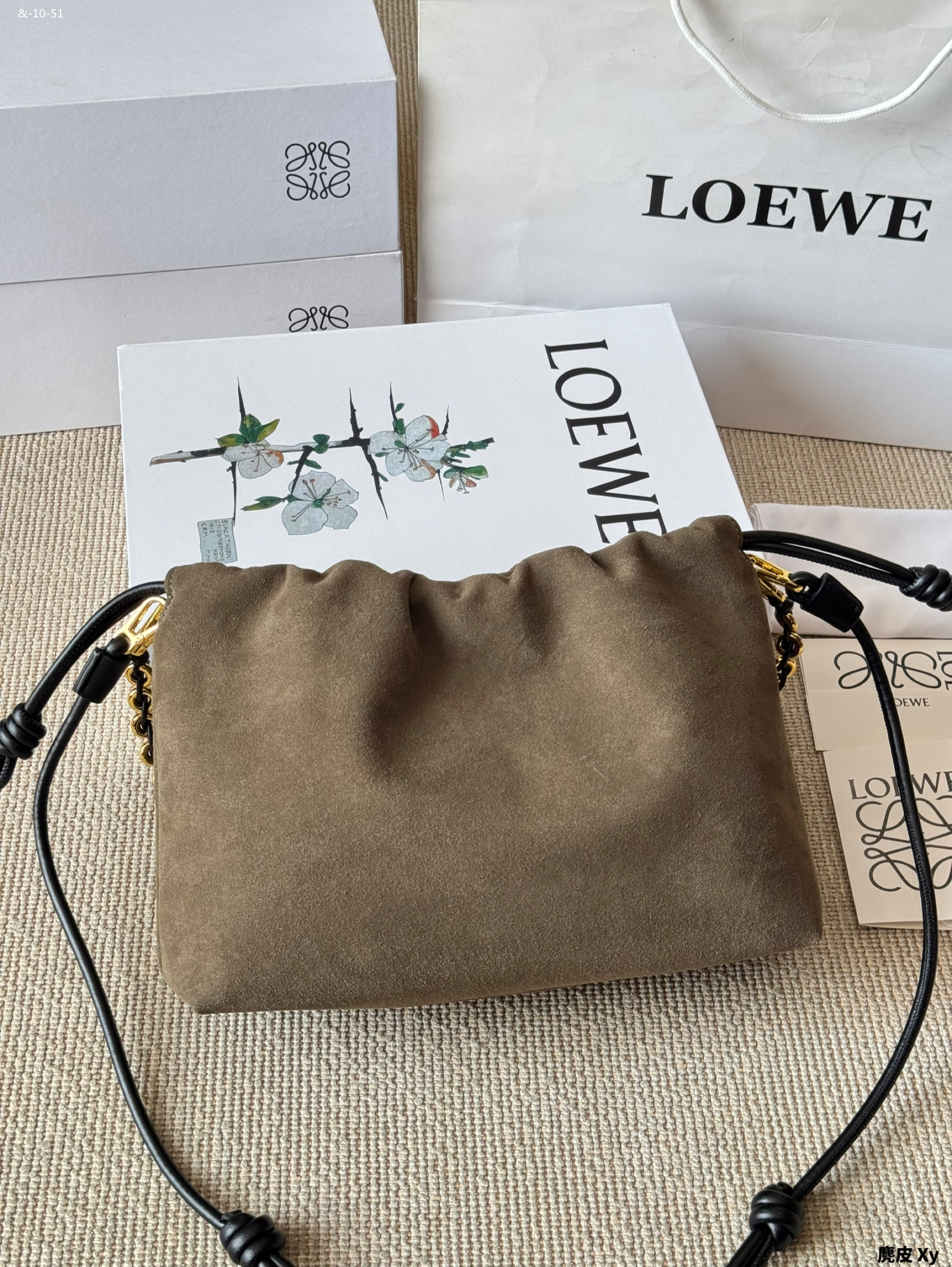 LOEWE suede drawstring lucky bag with chain strap, shoulder bag/handbag - Image 6