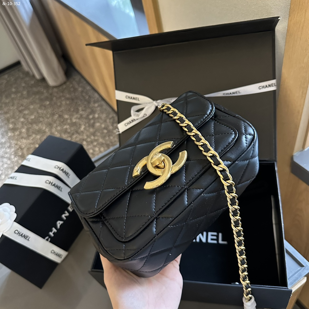 CHANEL square fat bag, one shoulder crossbody carrying chain bag - Image 5