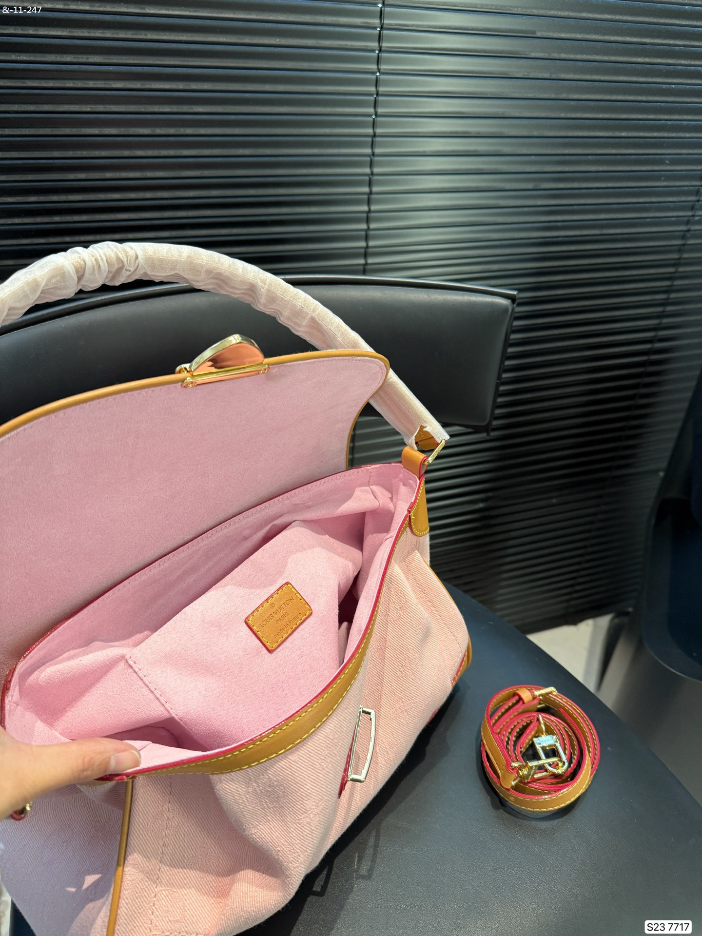 Louis Vuitton women's denim shoulder and armpit handbag - Image 5