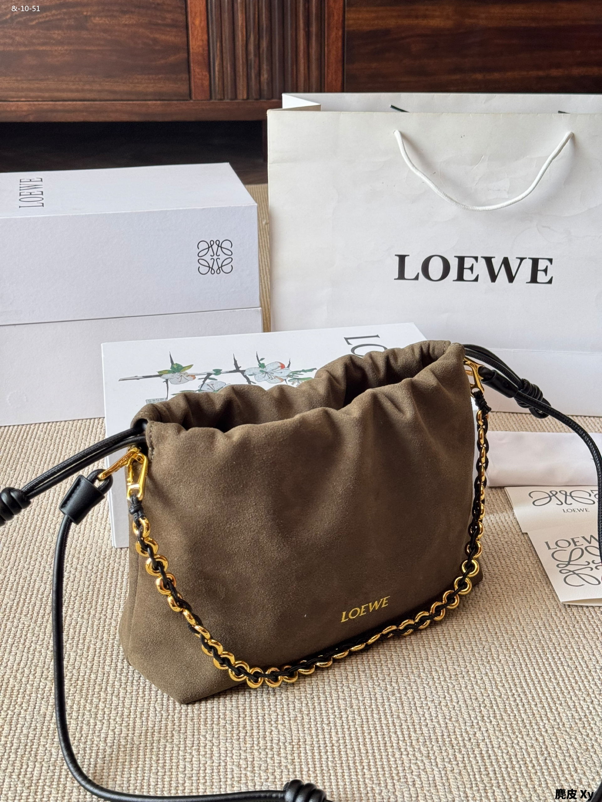 LOEWE suede drawstring lucky bag with chain strap, shoulder bag/handbag - Image 4