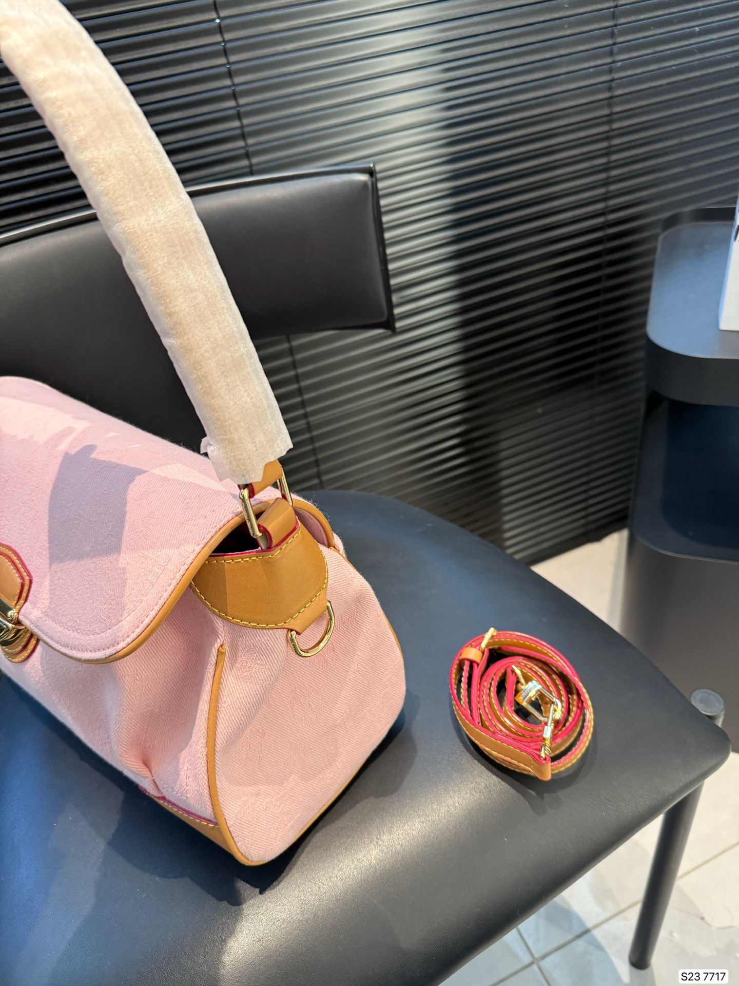 Louis Vuitton women's denim shoulder and armpit handbag - Image 3