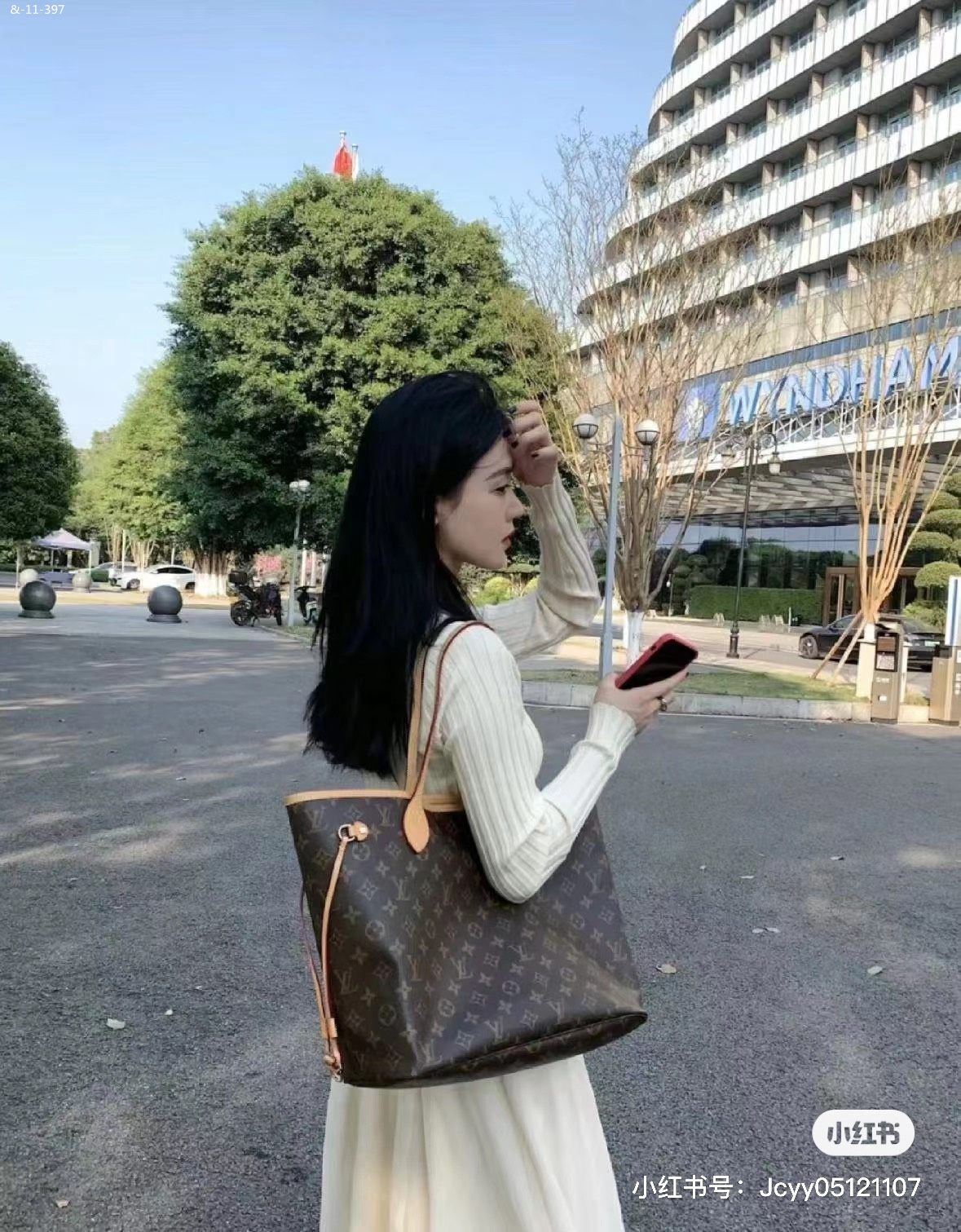 LV medium-sized shoulder/handbag in 4 colors. Material: Original top-grain leather. - Image 4